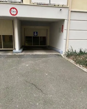 Apartment Le Bord De Seine 5min A Pieds Gare Parking Prive Gratuit Rueil-Malmaison
