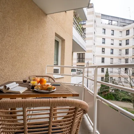Le Bord De Seine 5min à Pieds Gare Parking Privé Gratuit Rueil-Malmaison